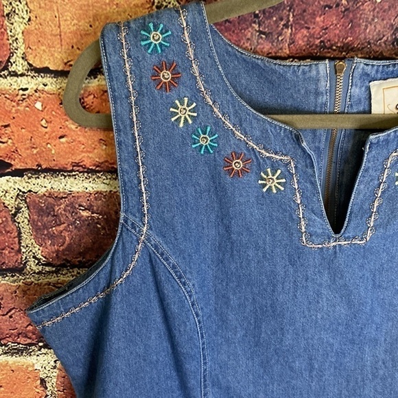 VINTAGE Jean Dress Embroidered Floral Neckline Size 16 - Picture 4 of 12